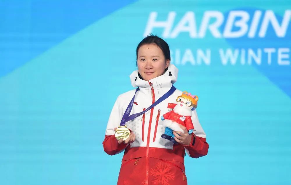 李方慧领奖.jpg