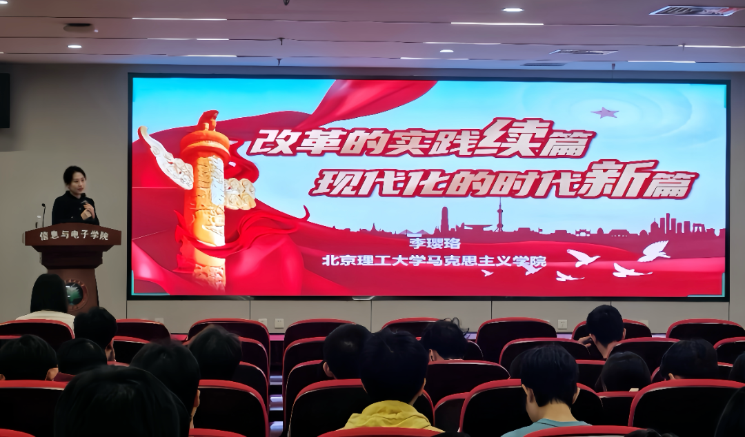 本文作者李璎珞在课堂上为同学们宣讲.png
